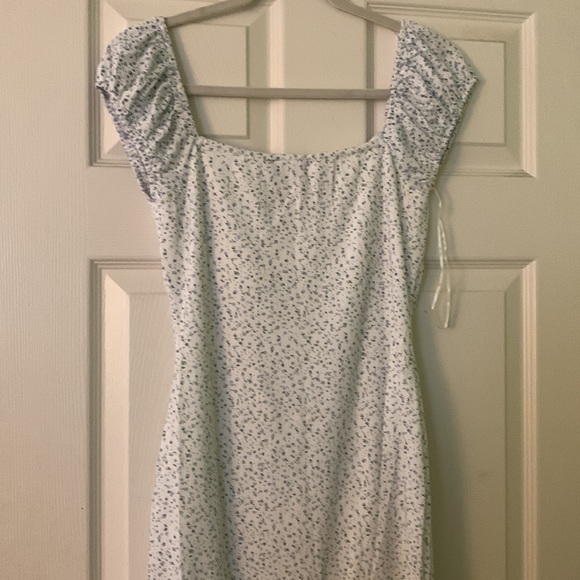 White Floral Dress - Picture 4 of 7